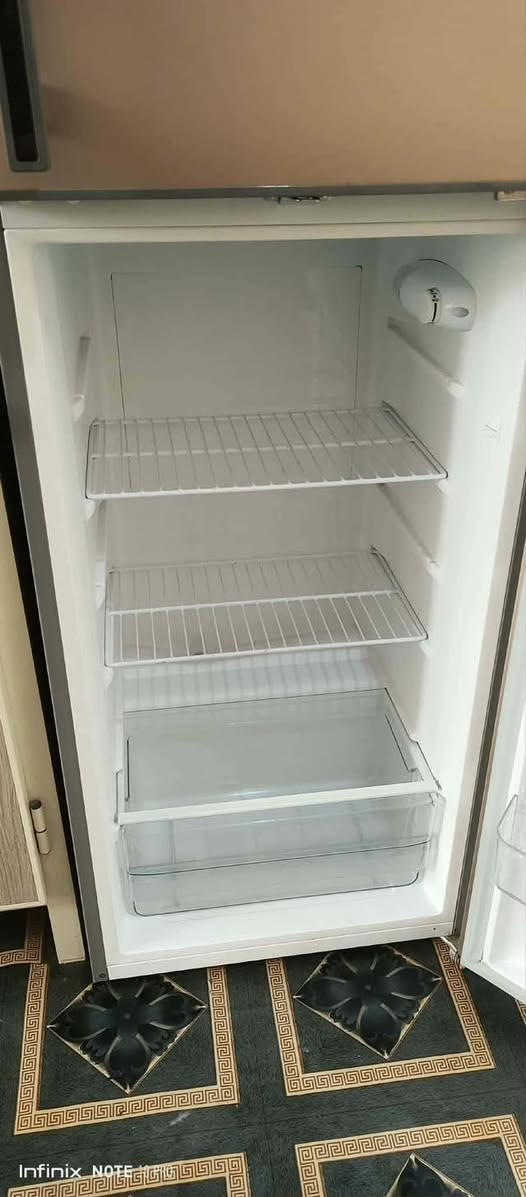 ثلاجة حجم وسط نظيفة جدا 
ما داخله تصليح ابد المكان المدائن الورديه 
مستعجلين على بيعتها سعرها ١٧٥ قفل


**إذا كنت صاحب هذا الإعلان وتريد حذفه لأي سبب، رجاءا أرسل رسالة إلى الدعم الفني**