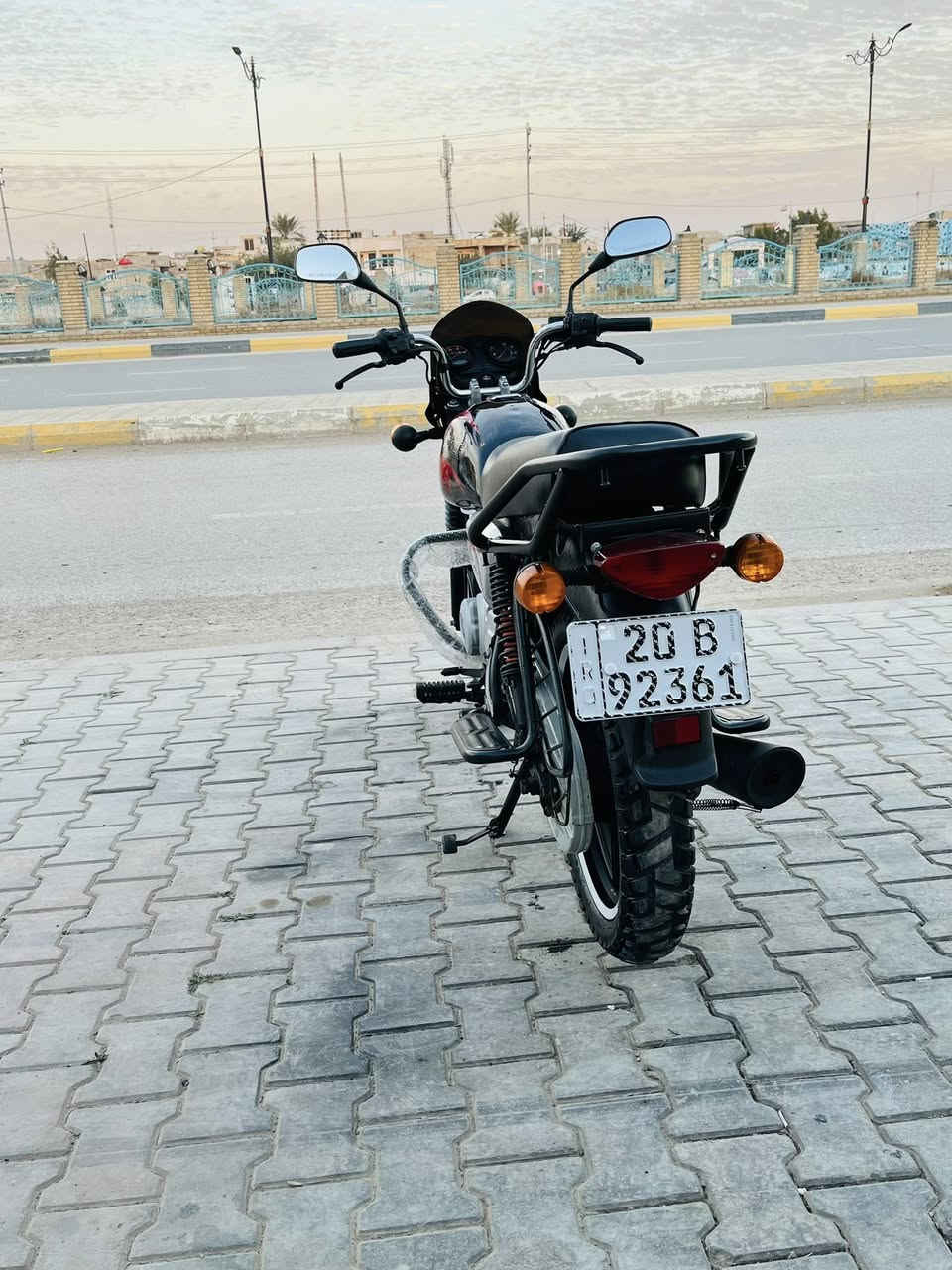 يالله سلام عليكم بوكسر موديل 2021(مرقم لوحه وسنوية انكليزي ديالى تحويل ثاني يوم هزه جديده )
دراجه جديده برغي مابيها نقص يعني ربع مذب عليها وبعد احلى من الصور تجي وشوف بعينك (العنوان ديالى بعقوبة طريق بهرز مقابيل الفوج السابع )بيع بالنقد والقصط ماستر رافدين فقط 
شراي اتصل وداللل ***********
