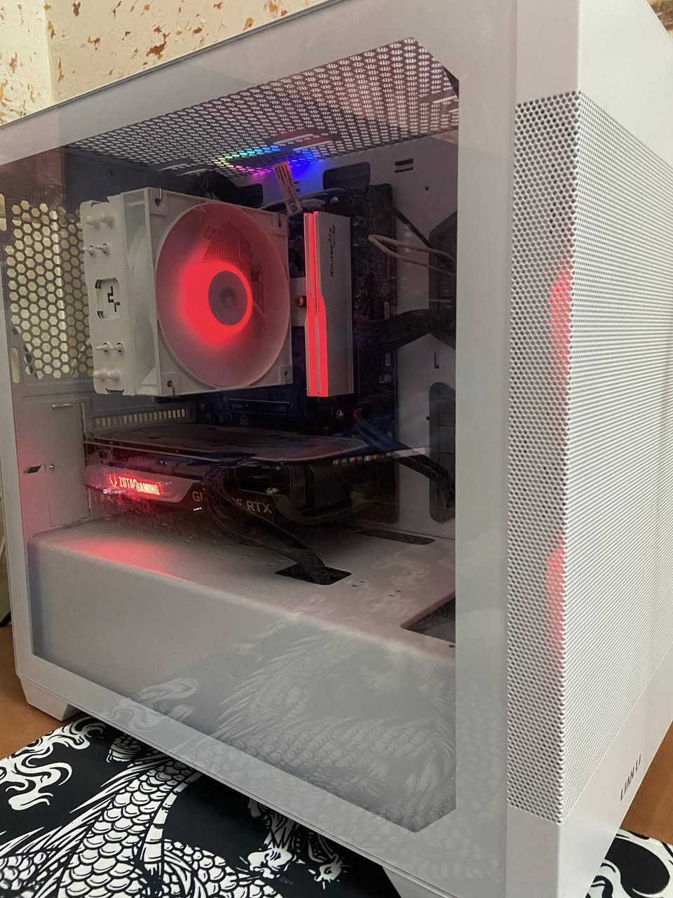 السلام عليكم
pc للبيع

المعالج (CPU): AMD Ryzen 5 7600

 

 كرت الشاشة (GPU): ZOTAC RTX 4060 Ti OC 8GB Twin Edge

 لوحة الأم (Motherboard): MSI B650M_B

 الذاكرة العشوائية (RAM): G.SKILL RGB 32GB (2x16GB) 6000MHz (باللون الأبيض)

 وحدة التخزين (SSD): Lexar 1TB NVMe Gen 3

 مبرد المعالج (CPU Cooler): DeepCool AG400 White RGB

 مزود الطاقة (PSU): Thermalright 750W Gold Gen5

 الكيس (Case): Lian Li Lancool 205M White

سعرها      1,420,000

هذا رقمي ***********

عنواني ديالى
