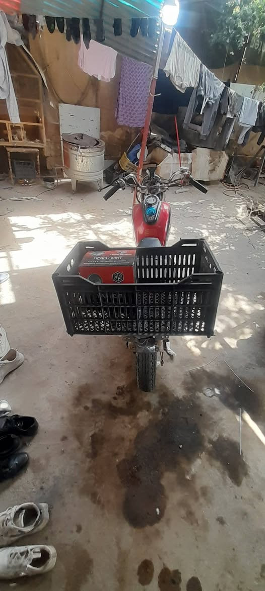 سلام عليكم جني للبيع كلك مكفولة من السرقة  دراجة اي عطل ما بيها ويالة جدد محرك سعر 325 وبيها مجال مكاني شعب نهاية الفورتات   ***********
