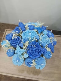 بوكس ورد • شموع معطره • شموع • ورد • تغليف هدايا • هدايا • ديكور منزلي...