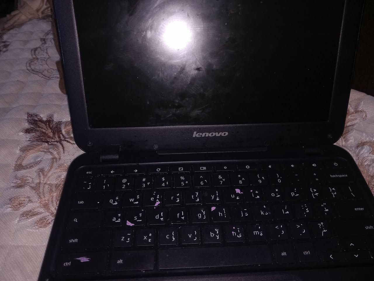 للبيع: لابتوب لينوفو (حمال شغل) - مال طلاب وتصفح
​لابتوب Lenovo حجم صغير، خفيف ومريح جداً بالحمل. الجهاز شغال 100% ومنصب عليه ويندوز 10 برو كامل، يعني مو بس كروم. (مشكلته صوت ماكو اله سماعه بلوتوث الحل المشكله تحديثه إلى ويندوز 11)
​المواصفات المختصرة:
​المعالج: إنتل سيليرون (اقتصادي وما يحمى).
​الرام: 4 جيجا (أداء مستقر وسريع بالفتح والغلق).
​النظام: Windows 10 Pro (جاهز لكل البرامج والبحوث).
​البطارية: خير من الله، تطول بالاستخدام وسعرها وحدها يسوى.
​الكاميرا: شغالة وصافية للمحاضرات والدروس
​ملاحظات:
​الجهاز نظيف وشغال 
​وياه الشاحن الأصلي مالته.
​يفيد جداً للطلاب، للمكتب، أو للي يشتغلون "توصيل" ويحتاجون جهاز خفيف بالجنطة.
​السعر: 75,000 دينار (وبيها مجال بسيط جداً )
المكان: [ديالى بعقوبه التحرير] للتواصل واتساب ***********
