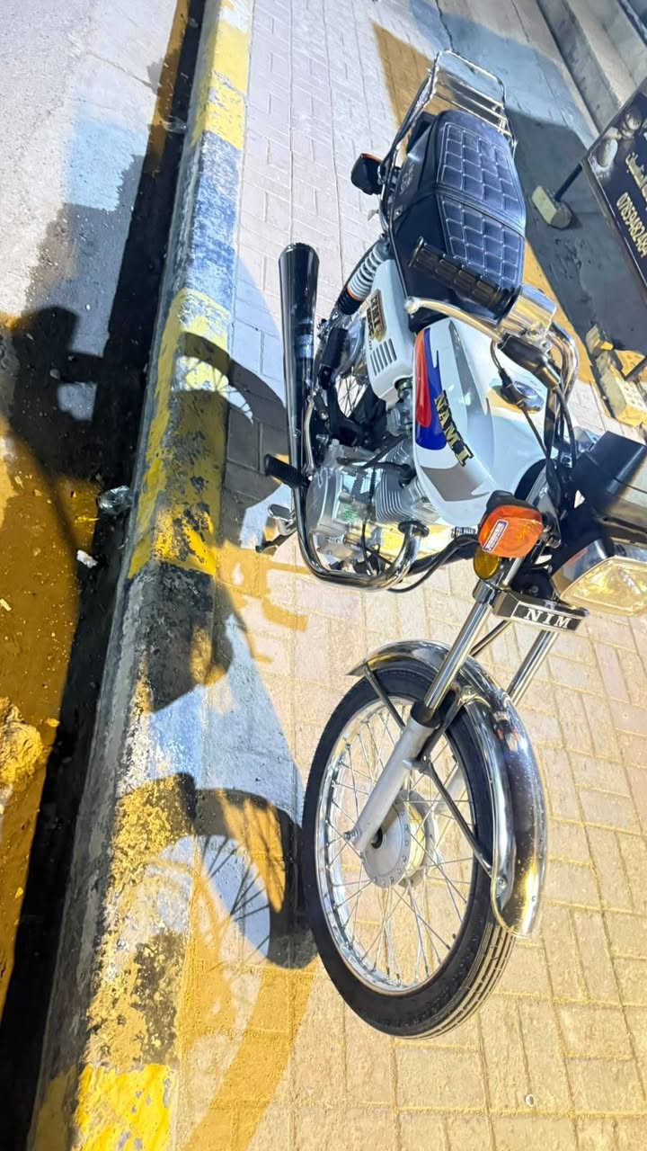 ايراني امتياز طبق شلامجه موديل 27 مامشيه هواي زيرو بعده صارله شهرين من نازله  شلع تاكل كاعد ومعدل قوي دراجه ماناقصه برغي كامله من تاير للتاير بس بيه طعجه بل تانكي بسيطه للبيع ب750 وبيه مجال للشراي مكاني الدوره مهديه ثاني لتواصل ***********
