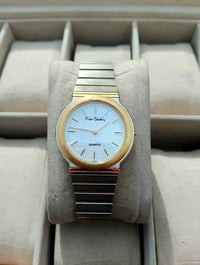 بسم الله الرحمن الرحيم  تحيه طيبه للجميع ♥️  للبيع ساعه pierre cardin ...