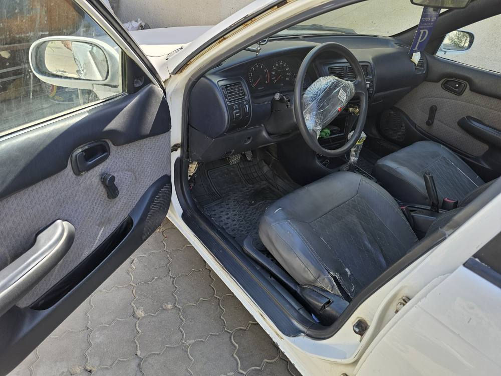 كورلا للبيع موديل 1995 
باسمي رقم انكليزي 
مكينه 1600 جديده مماشيه بالعراق 
تخم تاير * السبير 
كهربائيات كلها شغاله 
الحداده 70 % 
ترايك للزياره  ....
دشبول جديد  غرفه نظيفه جدااا 
مال واحد جناي الله يشهد ورسوله  
والسيارة نفس ما موضح بالصوره 
السعر 58 وبيها مجال قليل 
للاستفسار  على الرقم 
***********
مكاني البصره/ الزبير الزبير, البصرة
