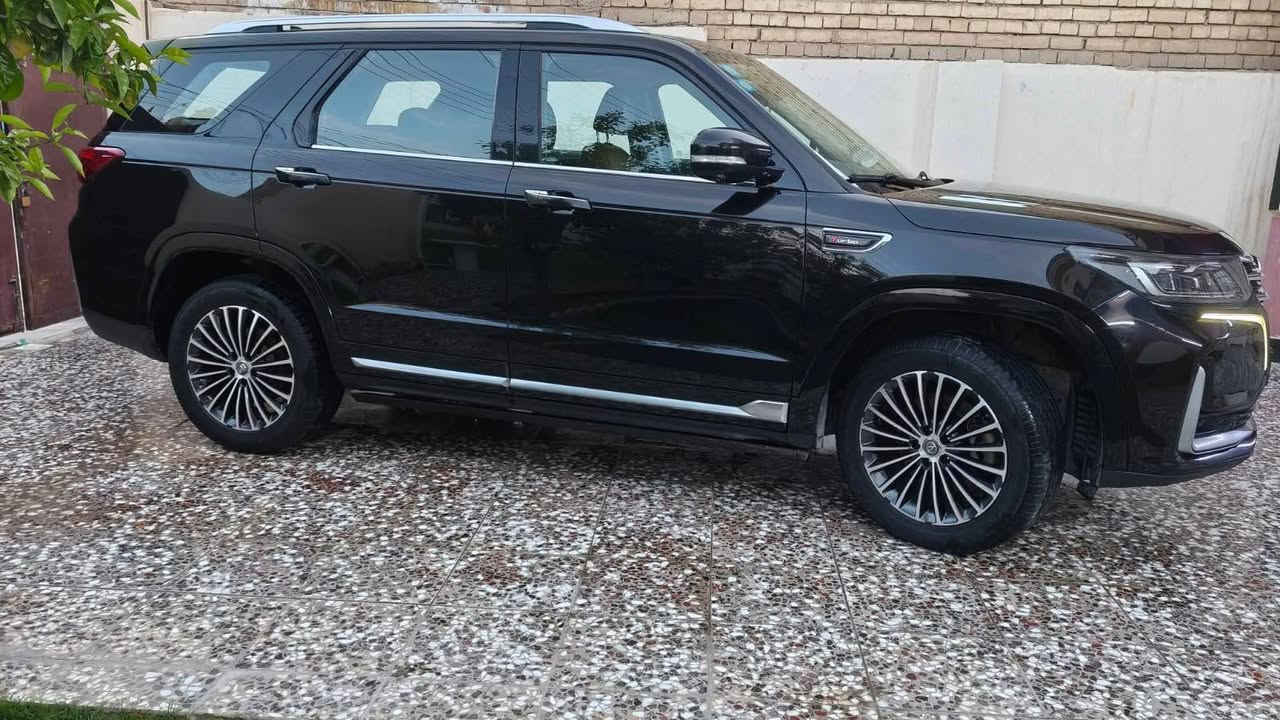 السلام عليكم 
شانجان CS 95 موديل 2023 لون اسود  
فول مواصفات رويال اعلى فئه 
7 راكب 
3 قطع تبريد 
4 كامرات محيطيه 
حساسات امامي وخلفي 
ورادار امامي وجانبي 
دوسات كهربائيه
 بانوراما 
كشنات كهرباء تبريد كشن
بصمه تشغيل 
بصمات ابواب
تشغيل عن بعد 
صندوگ كهرباء فتح وقفل ذكي على حركة الرجل
انارة ترحيب علامة شانجان ابلاد
4 انضمة قياده 
فور ويل
محرك توربو 2000 
 جاهزه من كلشي 
تخم تاير جديد باتري جديد
مابيها نقص ابد 

 اخوان خاص ماارد اتصال فقط ارد 

بيع اقساط 
السياره اخذتها اقساط اقساط من الشركه تسديد بالشركه يدوي مو مصرف
تفاصيل اكثر واستفسار الاتصال على الرقم واني بالخدمه
***********
