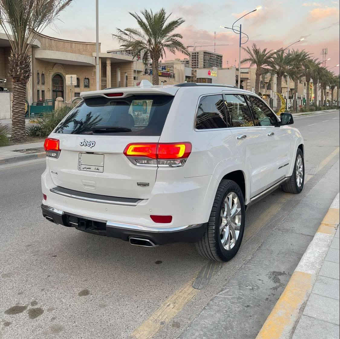 جيب 2019
سومت
جيب گراند شيروكي (Summit)
محرك 8 سلندر 5700
گير أوتوماتيك 8 سرعات
لون ابيض صدفي
داخلية جلد مشمشي
مقاعد جلد تدفئة + تبريد
المقاعد الامامية كهرباء مع خزن ميموري
• سقف بانوراما كامل
 تشغيل بصمة ودخول ذكي
• ستيرن كهرباء مع تدفئة و تحكمات كامله
ث تكييف أوتوماتيك منفصل قطعتين
• حساسات 360 درجه و كامرة
رادار امامي تفاعلي كروز
رادار خلفي توقف تلقائي
مري جانبي قلاب + شفط و كهرباء مع نقط عمياء
• تعتيم 3 مرايات الجوانب والوسط
شاشة كبيرة نفخ 8.4 إنچ

 نظام صوت 19 سماعة Harman Kardon
جنطة كهرباء
شفتات ستيرن

 اوتو بارك اصطفاف ذاتي

رقم بغداد مرتب باسمي شرط التحويل
 ممشى السيارة 89,000 ميل

وارد امريكي حادثها جاملغ امامي عكس السائق وبنيد مبدل SRT ومصبوغ وصار بيها هنا صبغ اسفل الباب شي بسيط وانصبغ على گدها وسونارها موجود بالصور
نقص الفور ويل والجكات غير هذا اي نقص مابيها
السيارة استخدام شخصي  مسويلها ادامة كاملة جاهزة من كل النواحي 
بغداد حي القادسية 
السعر رقم  1رد تلقا ئي
للتواصل: (***********)
