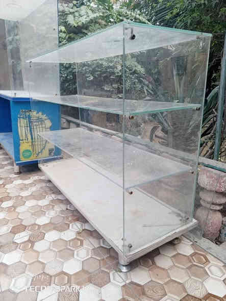 فاترينات عدد 2للبيع السعر 50الف***********
