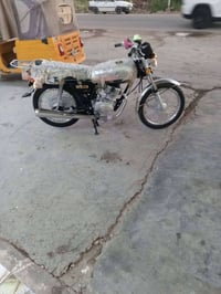 دراجه للبيع الموديل 25 صار شهرين من طالعه من المعرض السعر 700 وبيه مجا...