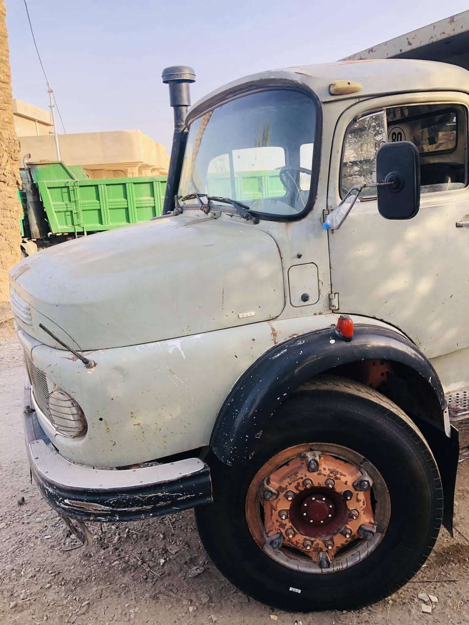 سلام عليكم قجمه للبيع موديل 79 تخم تاير سياره بلاديه سياره مكفولة كفاله عامه بكان بغداد طارميه ***********
***********
