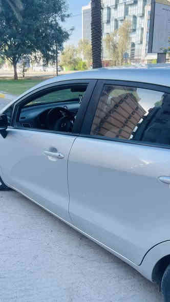 سلام عليكم كيا ريو للبيع فقط موديل 2016 سياره حلوه ونظيفه سياره بيها بارد بل صندوق وباب امبدل نفس لون وجاملغ جارد كما موضح بل صوره ورصعات كما موضح بل صور محرك ١٦٠٠ سياره مكفولة من كير ومحرك سياره ماشيه 63260km وقابلة للزيادة سعر 95 للاستفسار *********** مكانها بغداد حي جامعه
