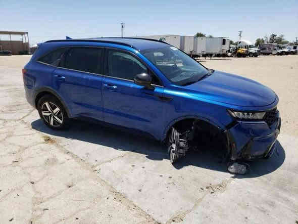 السلام عليكم..كيا سورنتو 2022 لون ازرق بحري حادثها بالدعاميه بدون اي قطعه تبديل السياره كلها بلادي + خسفه اباب السايق السياره كلها ليبل واحد  رقم جديد بغداد السنويه لغايه 2029 بأسمي بدون مراوس
تشغيل بصمه .بصمه أبواب وترحيب اناره باليدات  
محرك 2500تيربو
7راكب .Vip كشنات منفصل 
كشنات جلد تدفئه امامي وخلفي كشن السايق كهربائي
كامره دواره +كامره مانع صدمات + توقف عند الرجوع 
شاشه كبيره ابل كار بلي 
تحديد مسار وسياقه ذاتيه 
شاحن لاسلكي + 4 انظمه قياده 
سايد بريك دكمه + فول تحكم ستيرن +نزول منحدرات 
تشغيل عن بعد لد زنون ابيض عالي ناصي + اشاير بالمري باب الصندوق كهربائي
كلين بدون اي قطعه صبغ او تبديل 
مواصفات EX
بجم كبس 
تبريد شركه قطعتين 
ماء الراديتر شركه 
كلها ع وضع الشركه 
ماشيه 33 الف ونص حقيقي 
السعر 275 وبيها مجال بسيط للإستفسار الاتصال ع الرقم 
***********
