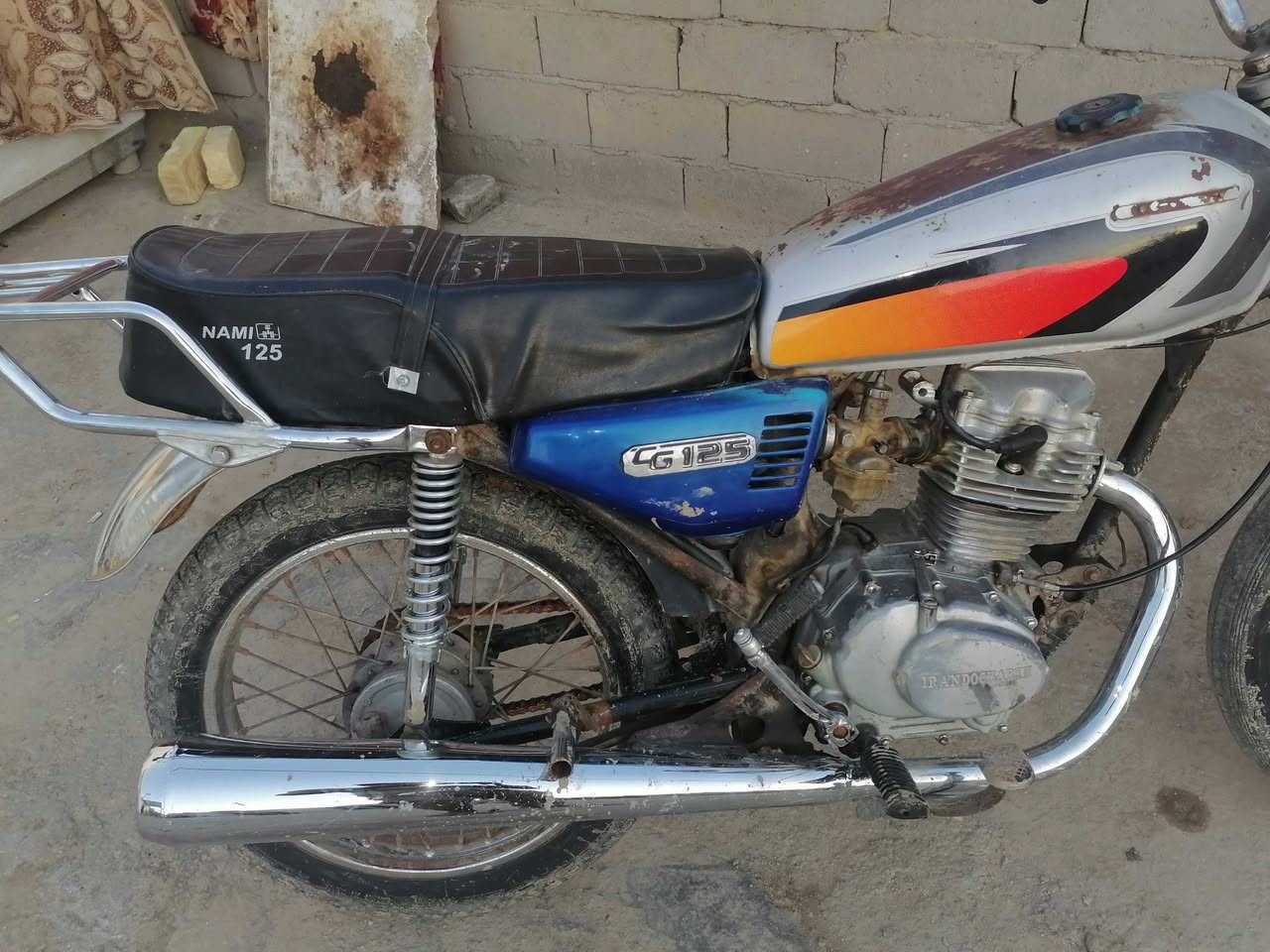 دراجه للبيع مكان الحمزه السعر 250 قفل الدراجه ما عايزه اي شيء عوزها نقوصات قليله ***********
