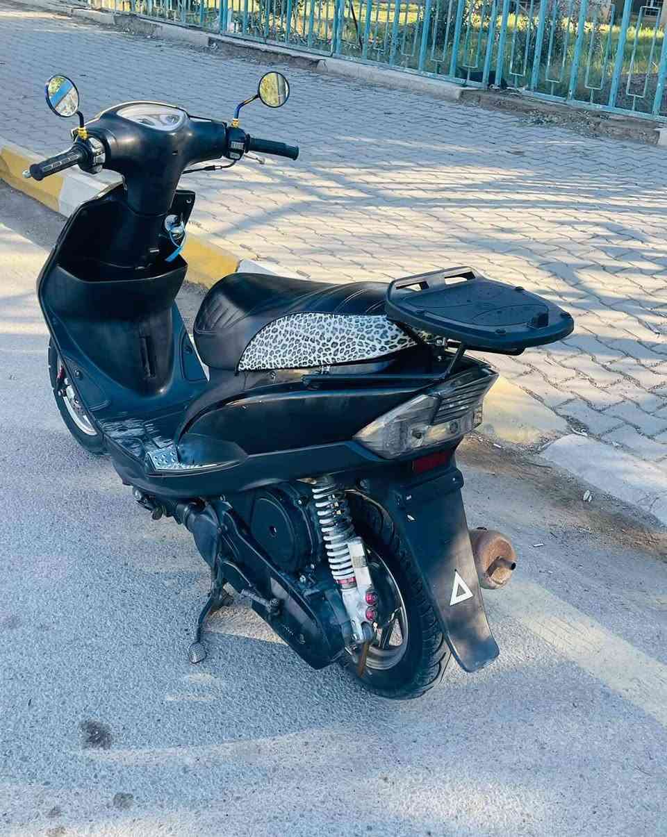 سلام عليكم دراجه للبيع سعر500وبيه مجال يشتري تصال *********** عنواني كوت شارع الزهراء الرئيسي
