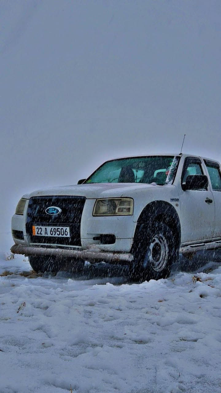 سەیارە بۆفرۆشتن 
فۆرت رنجر ، مۆدیل 2009 ، بێ سبوغ ، یەک بست سبوغ ، گیڕو مەکینە بەشەرت ، اکسل بەشەرت ،دبل اکسل، زۆر خاوێنە ناوەوەی ، رقم و سنوی نوێ ، بەناوی خۆمە ، هیچ غرامەی لەسەر نیە 
***********
*********** اكر, نينوى
