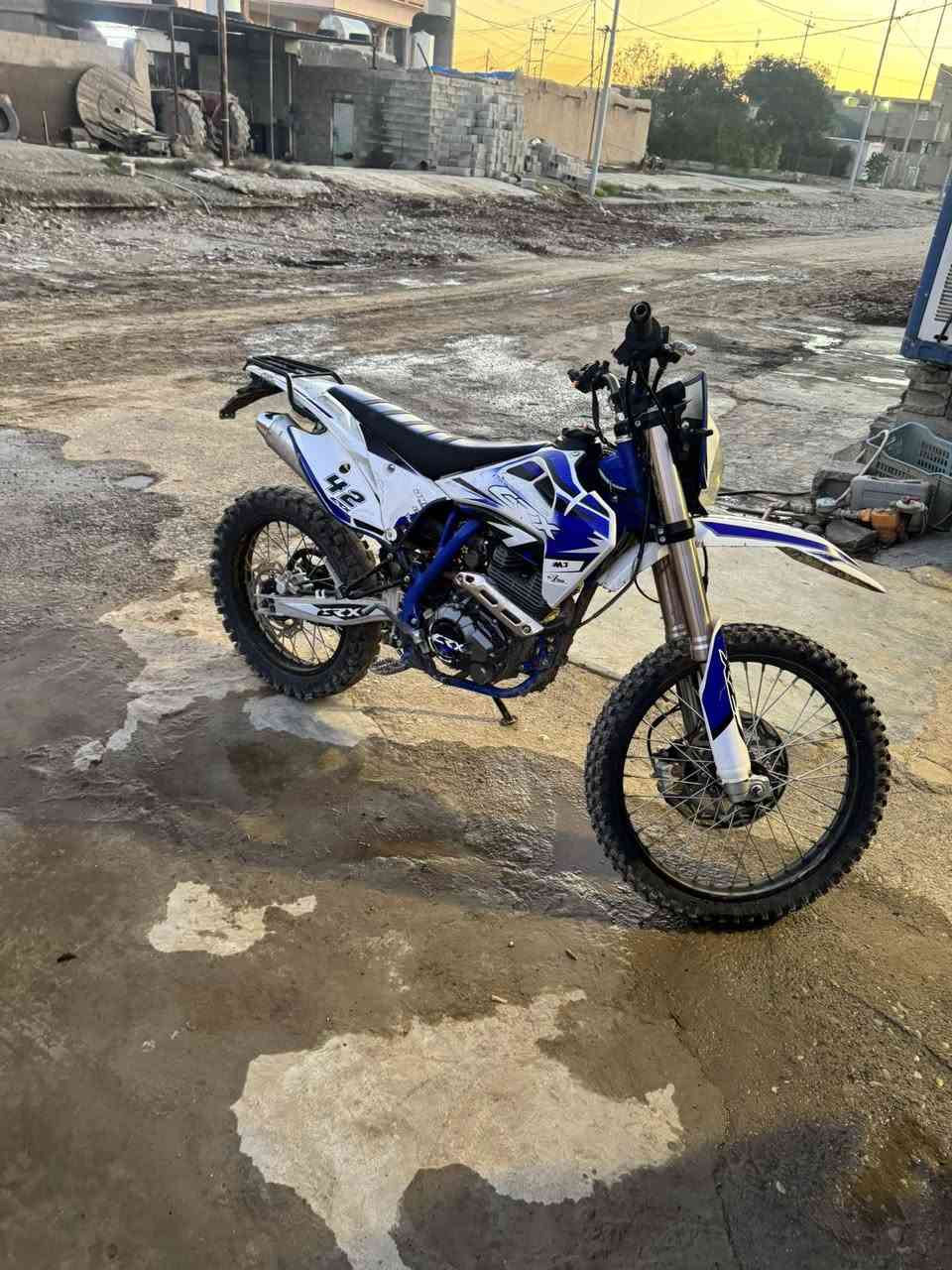 سلام عليكم لبيع دراجه crxمحرك300موديل24مبدل لزگه مال25دراجه تصفيفه نشات خير من الله بس يحتاج تاير خلفي تعبان اشويه سعر مليون 100بي مجال رقم***********
