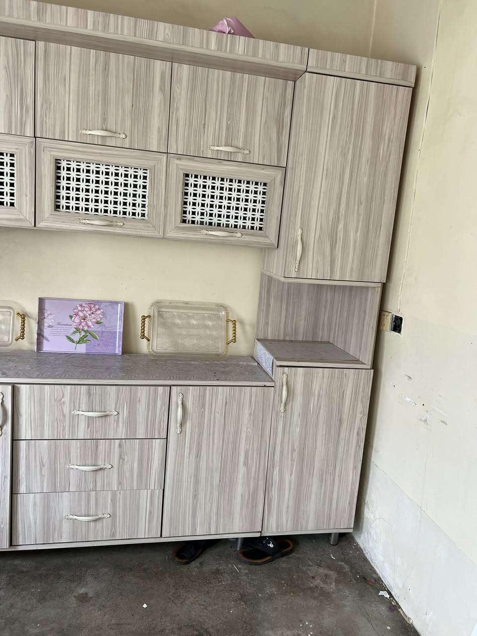 كونتر للبيع نضيف كلش
عنوان /حي النصر قرب جامع المدينه المنوره
السعر /225
رقم هاتف/***********
