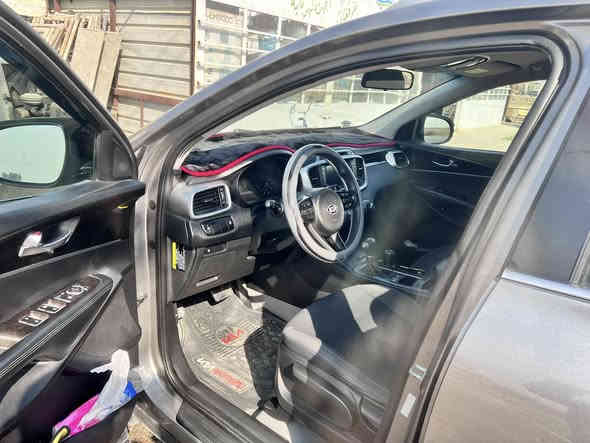 سورنتو موديل ١٨واردامريكي حادث بس بنيد اربع سلندر جي دي اي ٢٤٠٠سي وان رقم اربيل الدولي رقم هزه سنويه جددباسمي كامله مابيه اي نقص ١٧٥ وبيه مجال للطيبين السياره مال جناي التواصل ***********مكان السياره بغداد
