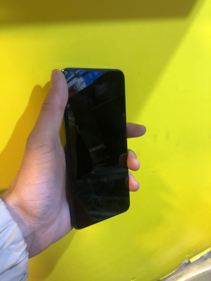 جهاز لبيع جديد صاله سبوع من مفتوح غراضه كامله زلخ مابي ذاكره 128 عشوايه ٨+٤ السعر ١٣٠وبي مجال التصال ***********
