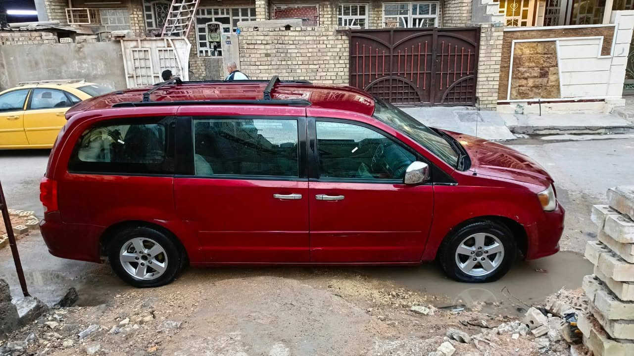 دوج كرفان ٢٠١١ رقم بغداد حمراء اللون بيبان وجنطه عادي تبريد ٣ قطع صبغ ٣ قطع  المكان بغداد الدوره ابودشير  سنويه باسمي  السعر ١١٠ وبيه مجال للشراي***********
