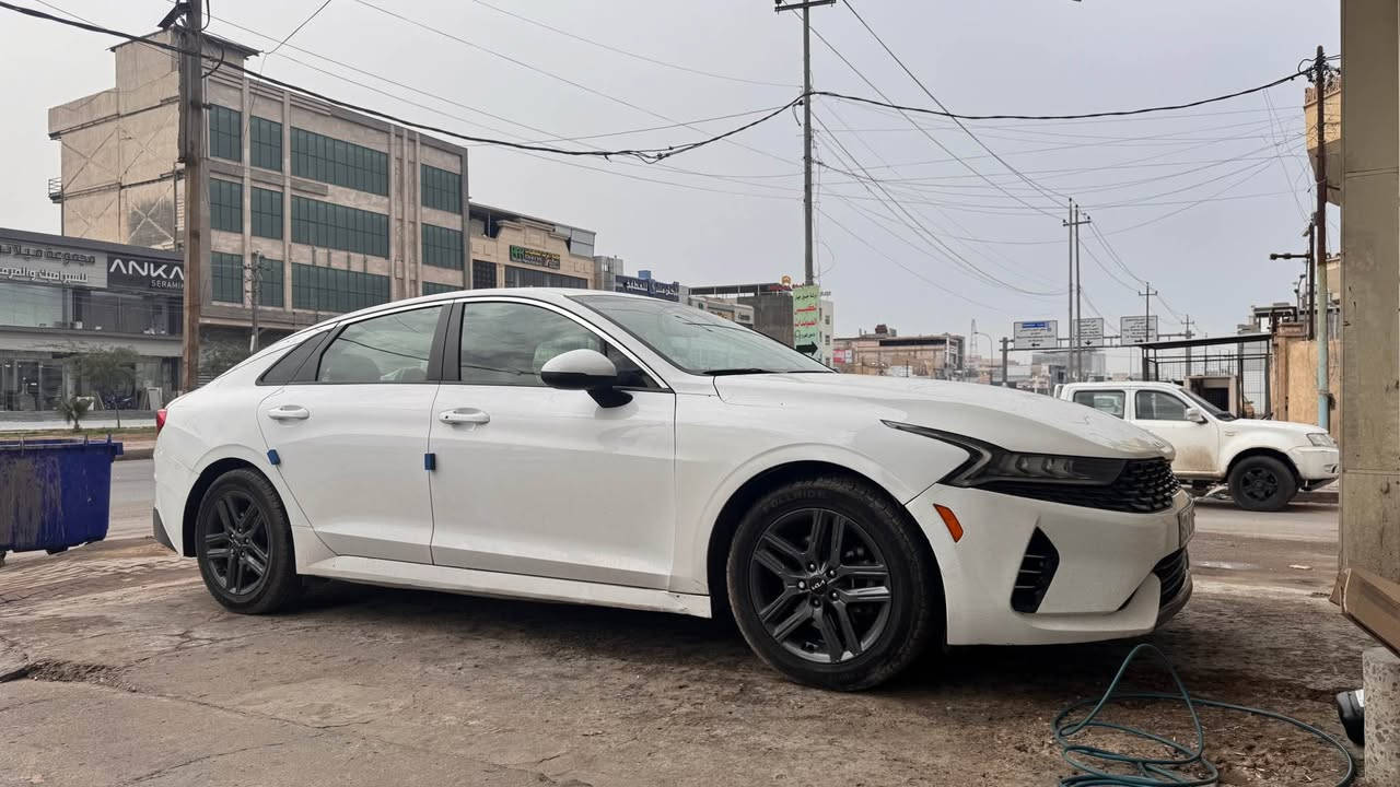 كي فايف وراد امريكي حادثها موضح بالصور وبيها صبغ موجود الفحص مالتها السياره ماشيه 83 الف كيلو متر سياره حلوه مواصفاتها معروفه رادار امامي خلفي تحديد مسار نقط عمياء تعديل الخروج عن المسار شاشه ابل كاربلاي واندرويد اوتو داخلها مابي ولا ايرباك طاك بيها ضربه خلفيه من امريكا وبيها كص بالجاملغ الخلفي من امريكا السياره حلوه ونضيفه ومابيها نقص مكينتها 1.6 تيربو السعر 140بيع او مراوس حسب القناعه ورقه رقم اربيل باسمي رقم التلفون *********** شط العرب, البصرة
