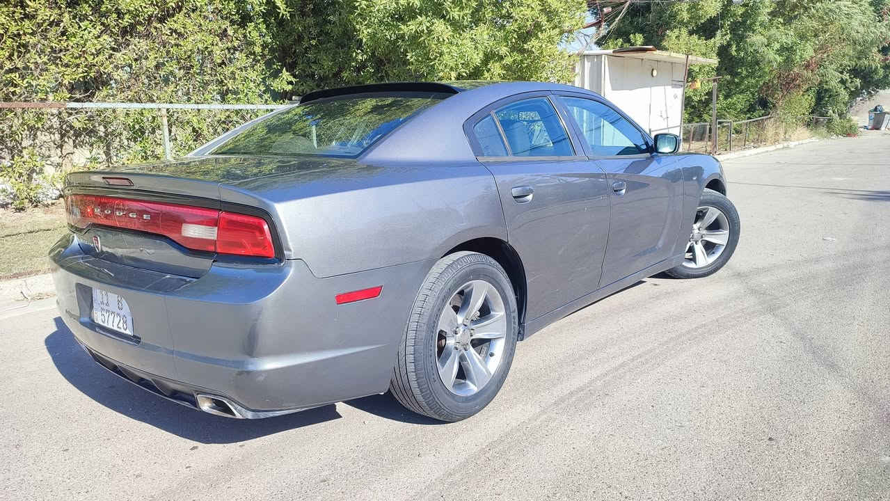 سلام عليكم جارجر 2011
بدون صبغ بارد بسيط بيها 
دعاميات مصبوغه 
تخم تاير 
صدر خير من الله 
شاشه كبيره
جاهزه اي نص مابيها 
بغداد ***********
130 $ وبيها مجال 
ثاني يوم احولك باسمي رقم نكليزي
