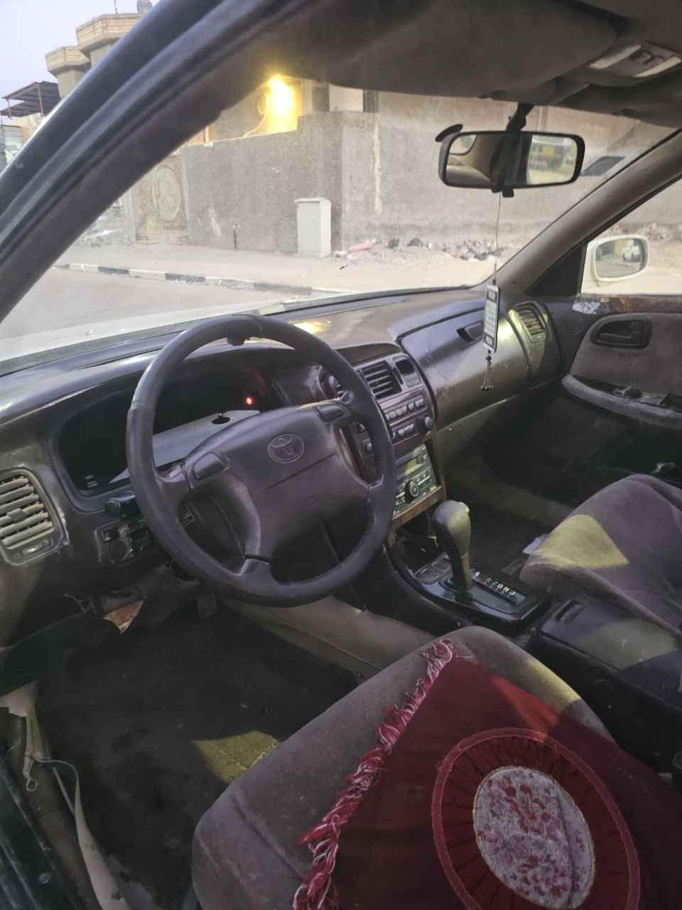 السلام عليكم 
كرسته للبيع مديل 2000 السياره بيه كازكيت 
مصبوغه جماليه بدون حادث و مسستمه 
(مكلف بل نشر) 
رقم راعيه ***********
العنوان البصره Singapore
