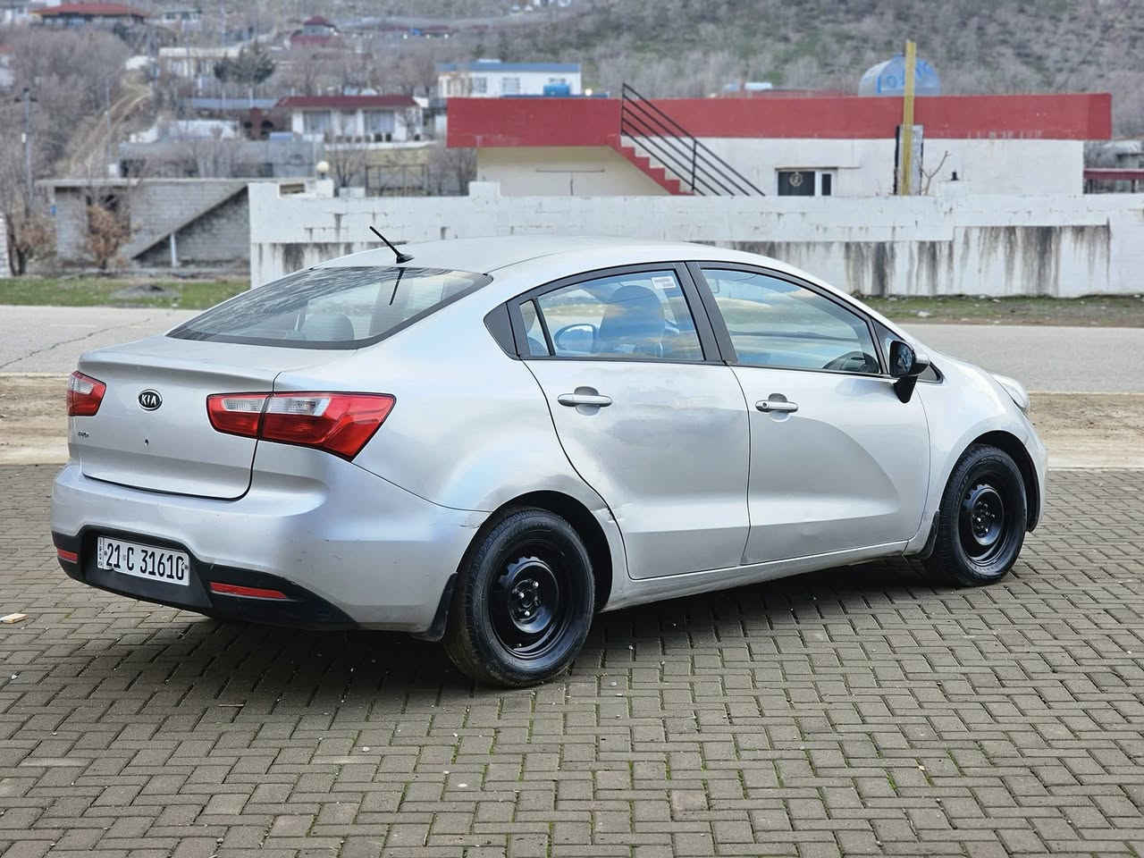 بسم الله الرحمان الرحيم کیا ڕیۆ مۆدێل 2012
گێڕ ئۆتۆماتیک و عادی  
مەکینە گەورە 16 
لایت عەدەسە و ڤۆلیۆم 
نیزام ECO 
بێ بۆیاخ تەنها 3 پەڵە بۆیاخی هەیە 
بۆ 100 کیلۆمەتر تەنها 6.7 لتر سەرف دەکات 
سەیارەیەکی زۆر جوان و بێ مەسرفە
گێڕ و مەکینە و تەقەو رەقە بەشەرت
سعر: ٨٣ گەڵا و معامەلە 
ڤایبەر و وەتساپ 
***********
