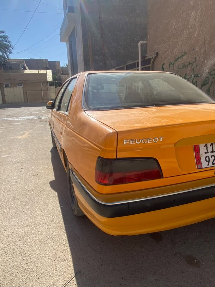 سياره بيجو للبيع رقمه بغداد تكسي السياره مكفوله عام مابيه اي ضربه السياره كله حساسات محرك ١٨٠٠ محرك وكير ومكينه مكفولات سعره ٨٥ورقه ***********
