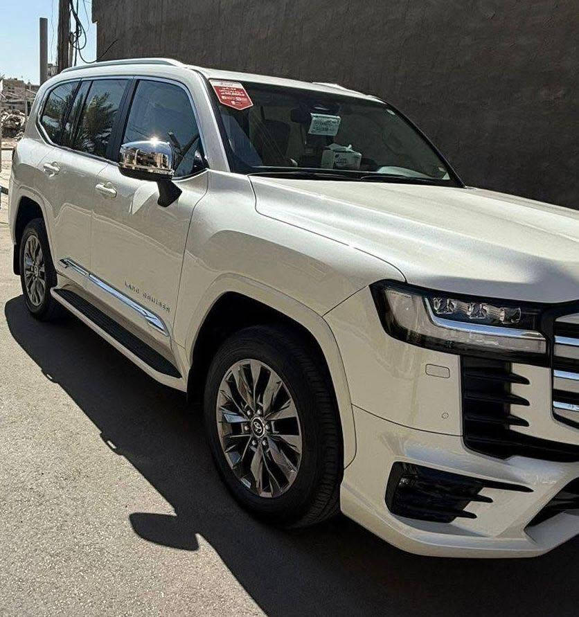 لاندكروز 2025 الفئة VX LIMITED S توين تيربو
ضمان شركة ساز رقم اربيل مميز

+ملفة PPF ضمان 10 سنوات 
مكفولة كفالة عامة 

ماشية 25 الف سيارة جديده جداً وستخدام شخصي
 
صيانة تبديل دهن وفلاتر بالشركة مجاناً

مواصفات فوول :
1.    تون تيربو
2.    حساسات محيطية - رادار امامي خلفي جانبي 360
درجة
3-تحكمات 4جهات تحديد مسار قيادة ذاتيه حساس
ستيرن رجاج
1.   مقاعد كهرباء امامي وخلفي + تدفئه تبريد
2.    كامرات محيطية 360 درجة
3.    لايتات استشعار مع الجو�JBL سماعات -7
4.   انارة داخلية شاشات خلفية
5.   كامرا مراية خلفية + مانع ضباب جانبي
6.    ابواب شفط
7.     تحكمات قيادة 3 وضعيات
8. وغيرها من المواصفات المعروفه 

مكان السياره بغداد 

السعر : 9 شدات وبيها مجال بسيط للشراي 

للأستفسار : 
***********
***********
