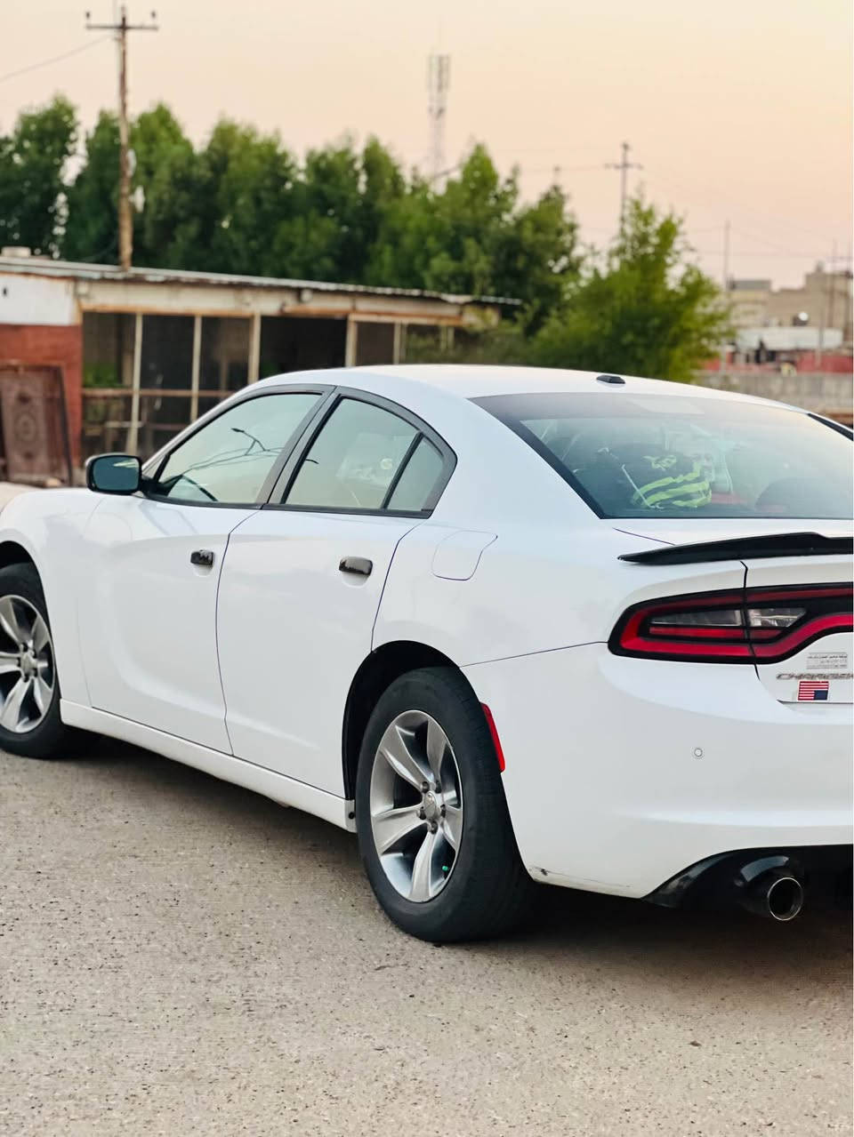 حداديه جديده تخم تاير جديد تبريد ثلج غرفه جديده ونضيفه محرك كفاله السعر 197وبيها مجال بسيط الشراي يتصل وذمه بركبته أليكسر بل سعر ويكتب سعر بل تعليقات وهوه مو شراي ومايعرف اسعارهن 
رقمي *********** عمارة, ميسان
