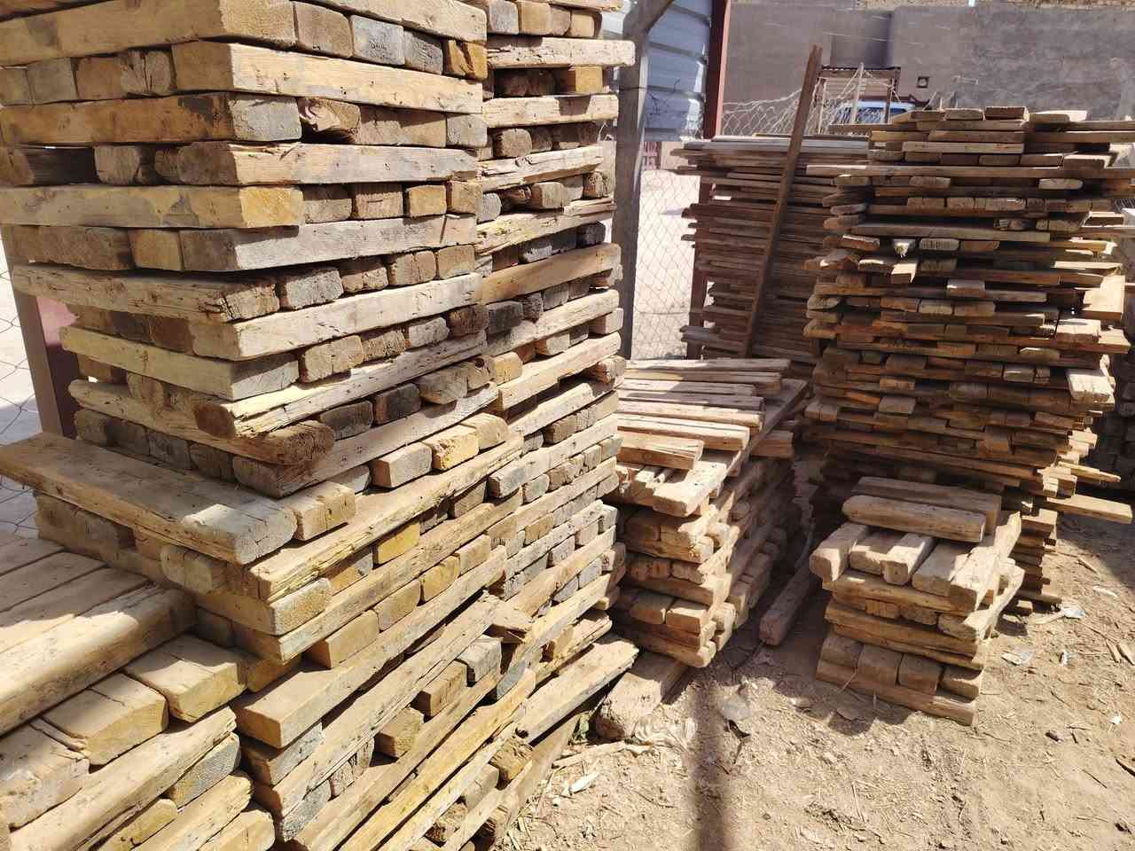بقار نضيف للبيع ٨٠سانتيم +٦٠سانتيم + ٥٠ سانتم +لوح 3متر +مكعب سير 4متر = 
العنوان الحله المركز ***********
