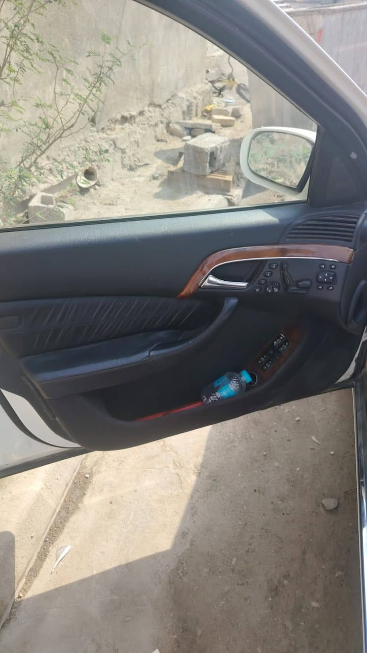 السلام عليكم مارسدس موديل 2005 سياره كارتون شرط حديده سياره كامله تبريد حداده تخم تاير مكينه السياره جاهز ***********  حديده حديده اتصل وبخدمتك
