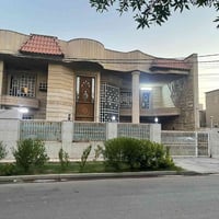 بيت ٣٠٠ م واجهة ١٥م ونزال ٢٠م بيت درجة أولى اربع غرف نوم وصالة ومطبخ ح...