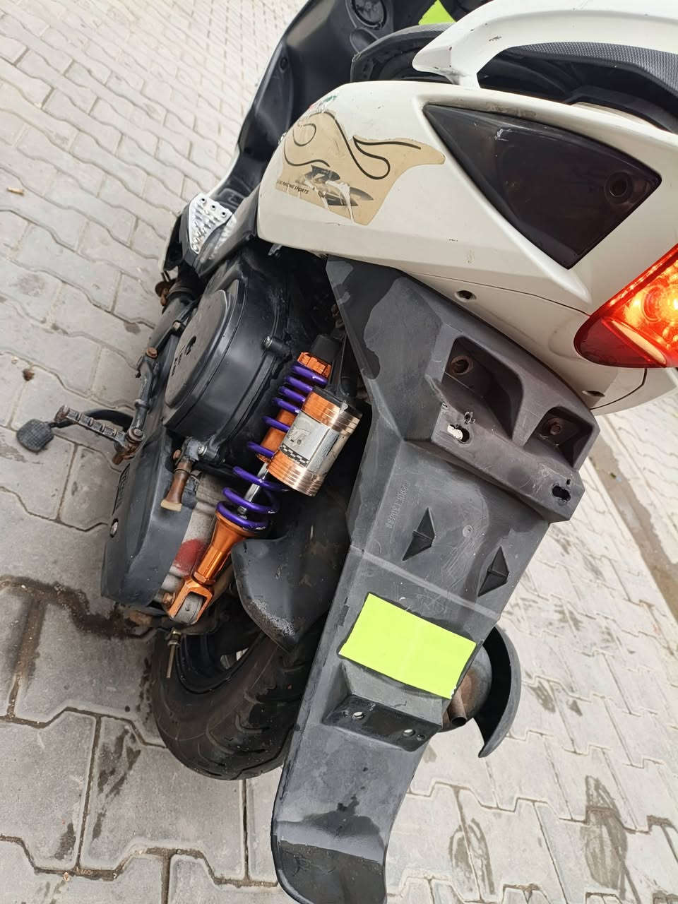 للبيع ماكس مضلع الدراجه نضيفه نقصهاا بس السواده مال مكينه الدراجه حلوه مرتبه شغاله بس حتا اخلص ابيع كوم حديد السعر 400العنوان بغداد حي القاهرة رقم ***********
