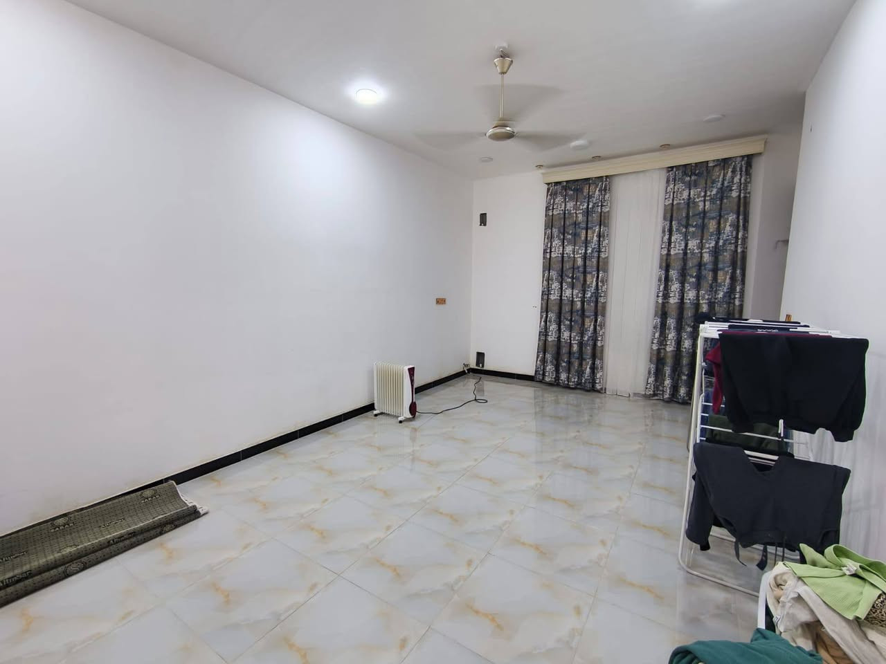 🏠 للبيع – دار سكن حديثة في منطقة توزيع الطابو
المساحة: 200م | الوجه: 10م | النزال: 20م

الشارع: 10م مقابل البيت ساحه 

حالة البناء: حديث 2023 | طابقين

الطابق الأول: هول، مطبخ، غرفتين، مجموعة صحية

الطابق الثاني: غرفتين + مجموعة صحية

 أقرب نقطة دالة: شارع القاضي

📲 للاستفسار  والمعاينة يرجى التواصل على الخاص..


**إذا كنت صاحب هذا الإعلان وتريد حذفه لأي سبب، رجاءا أرسل رسالة إلى الدعم الفني**