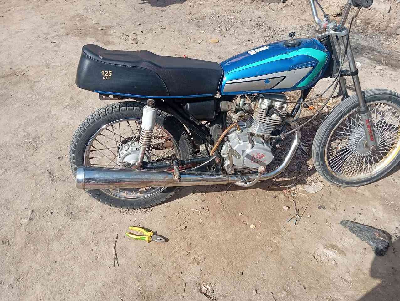 دراجه للبيع السعر 350،، اتصل على هذا الرقم لا تراسل ماسنجر ***********
