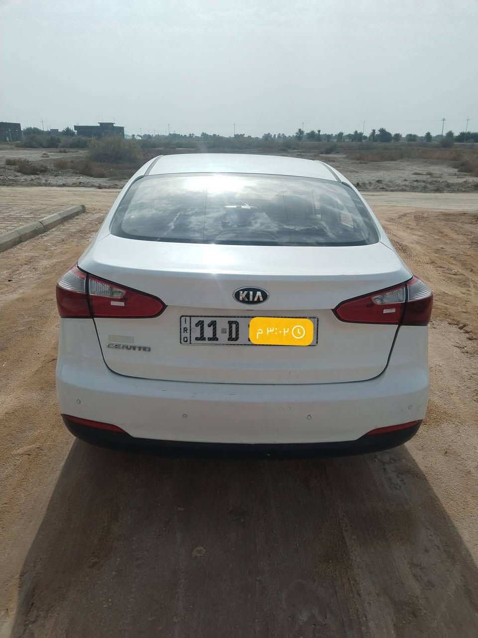 سلام عليكم سيراتو للبيع 2016 رقم بغداد دولي بسمي ماشيه 100 حقيقي مكفوله من الفتح وتبديل فقط قبق جنطه صبغ  كير محرك حداديه وتخم تاير تبريد جديده جاهزه من كلشي سعره 128 وبيه مجال بسيط ال شراي
مواصفات سياره
 داخل لونين 
مري شفط
تحكم ستيرن جهتين
لدا نهاري
حساسات
بلاجكتور
ويل كب
يدات ستيل
 ريموت 

 مكان سماوه اي استفسار اتصال ***********
