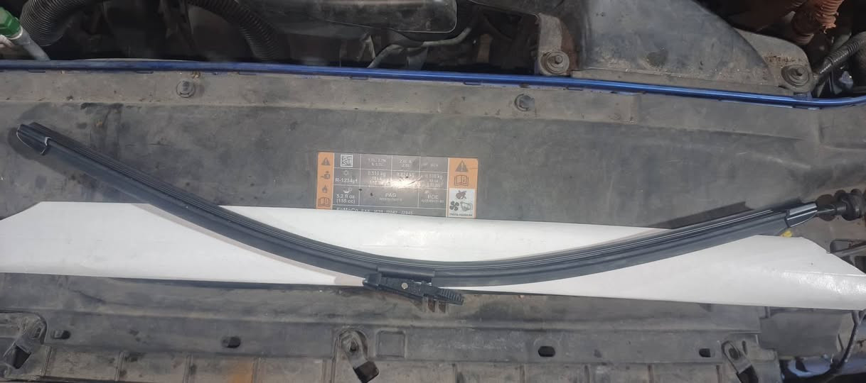 السلام عليكم ورحمة الله
ماسحات أماميه فورد اكسبلور 2020/2023 
جديد اصلي شركه غير مستعمل 
العنوان البصره صناعية حمدان
***********
