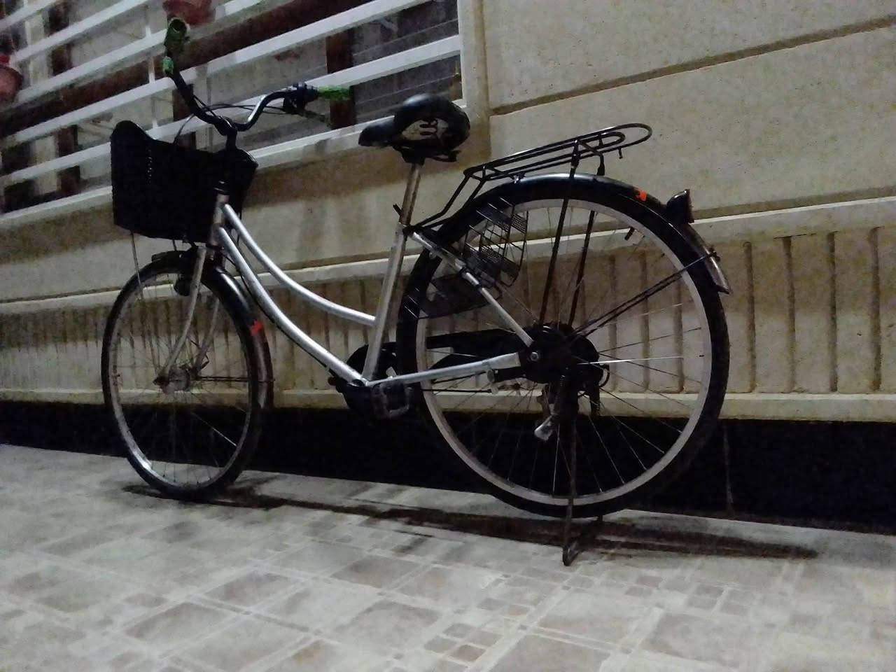 سلام عليكم بايسكل عبد الحليم للبيع حجم 26 كلو شغال شرط وبي عداد السرعه مكاني موصل ايسر سعر 100 وبي مجالل بسيط


**إذا كنت صاحب هذا الإعلان وتريد حذفه لأي سبب، رجاءا أرسل رسالة إلى الدعم الفني**