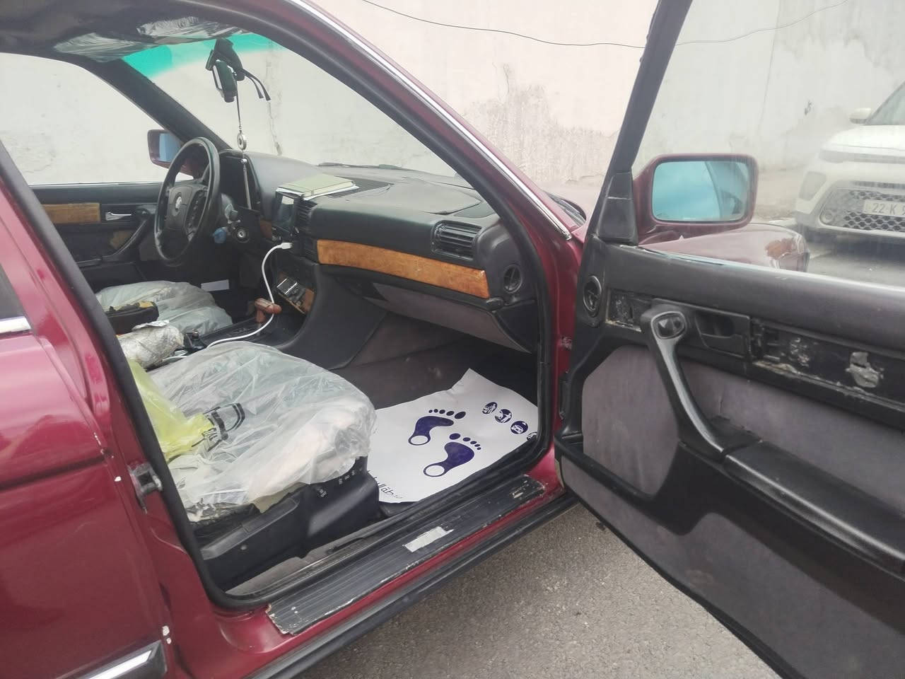 سلام عليكم
BMW 740
اصل سنويه وبليته موديل 92 السياره معمره جديد 
كير مكينه خير من الله شلعه ومعدل تبريد شغال ثلج صدر امامي خلفي جديد تخم تاير جديد بيها ملاحضات بصيطه رقم انبار كشن كهرباء دبل جكمجه سلايد روف شغال السعر 58 وبيها مجال
*********** مصطفى
