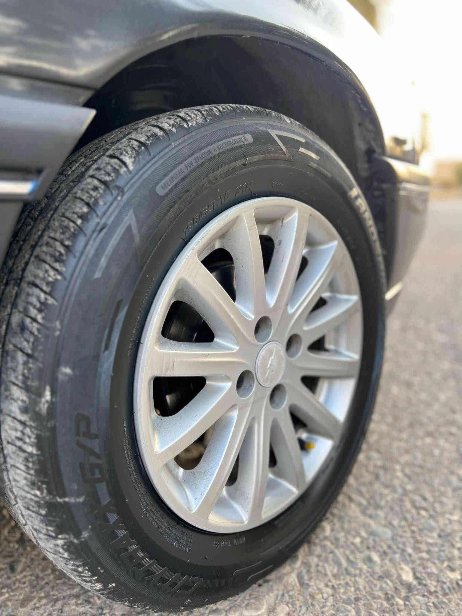 وبل فيكترا 
موديل 92
كير و مكينه جديد حجم 20
كامل كرايه 95
داخلي ده شبول كيج جديد
ويل كب حجم 15 تايره جديد 
دعامي بو دعامي شرت 
سنوي كسكي  عسلي شرت 
اوليات حاسيبه شرت 
تخم كارباي داخلي  وزع شريكه 
سعر 24 وه رقه  مجال 
عنوان ناحيه قسروك 
رقم موبايل *********** شيخان
