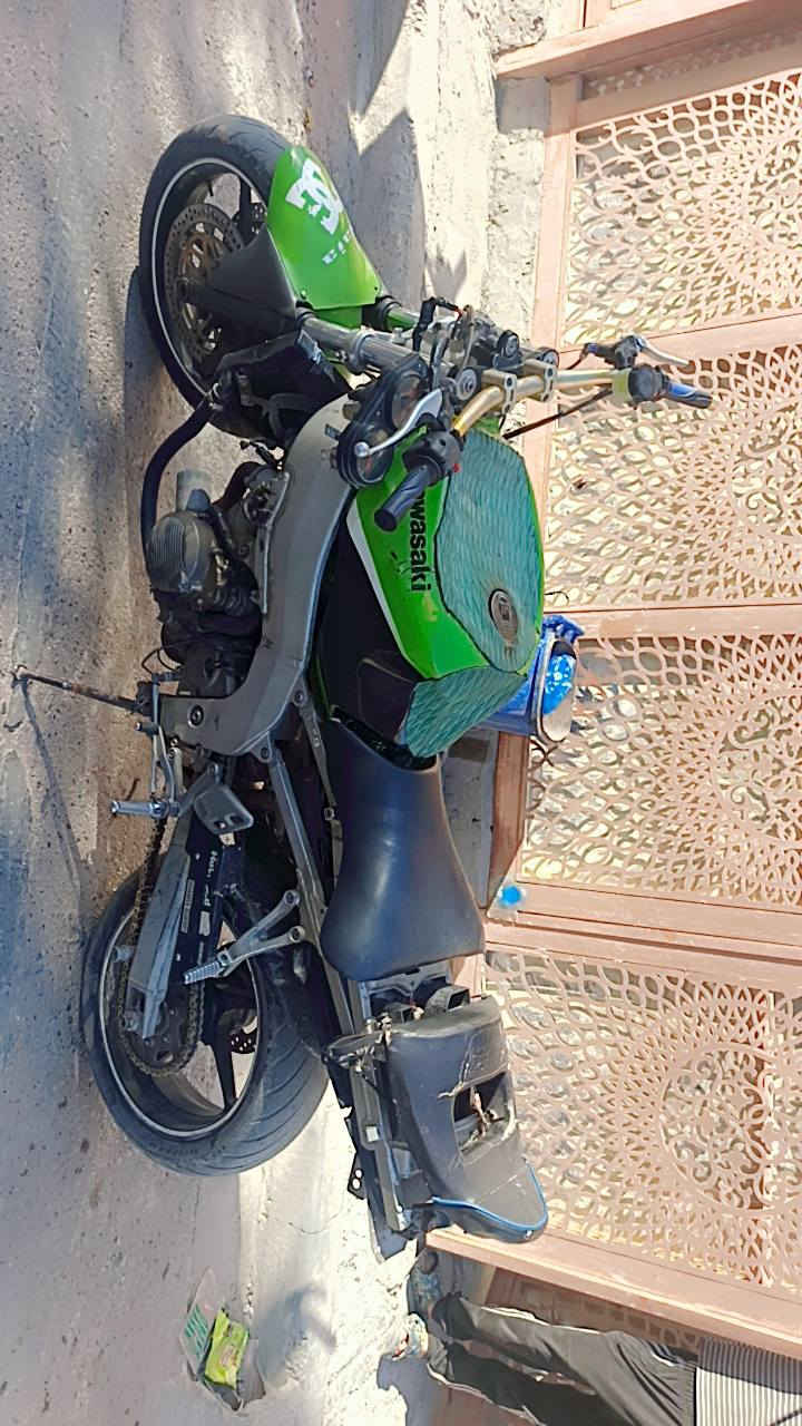 كاوسكي موديل ٢٠٠٢ محرك مكفول اسبانه ماممدود عليه نكره بكل وقت والباقي شوفت عينك نقصها بايبرات مال اكلج سعرها ٣٠ الف وابريك الخلفي يراد دسكات فقط العنوان زعفرانيه السعر مليون اونص  ‏‪***********‬‏
