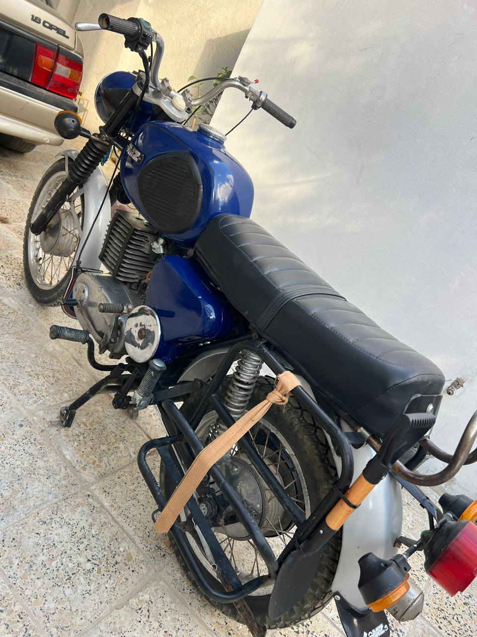 مابعد السلام ماطور امزت موديل ٨١ كهربائياتها اشاير كله شغال وكامل معمر جديد مكينه ساسيس ثلاثه السعر ٩٠٠ وبي مجال لشراي. بدون لوحات ***********
