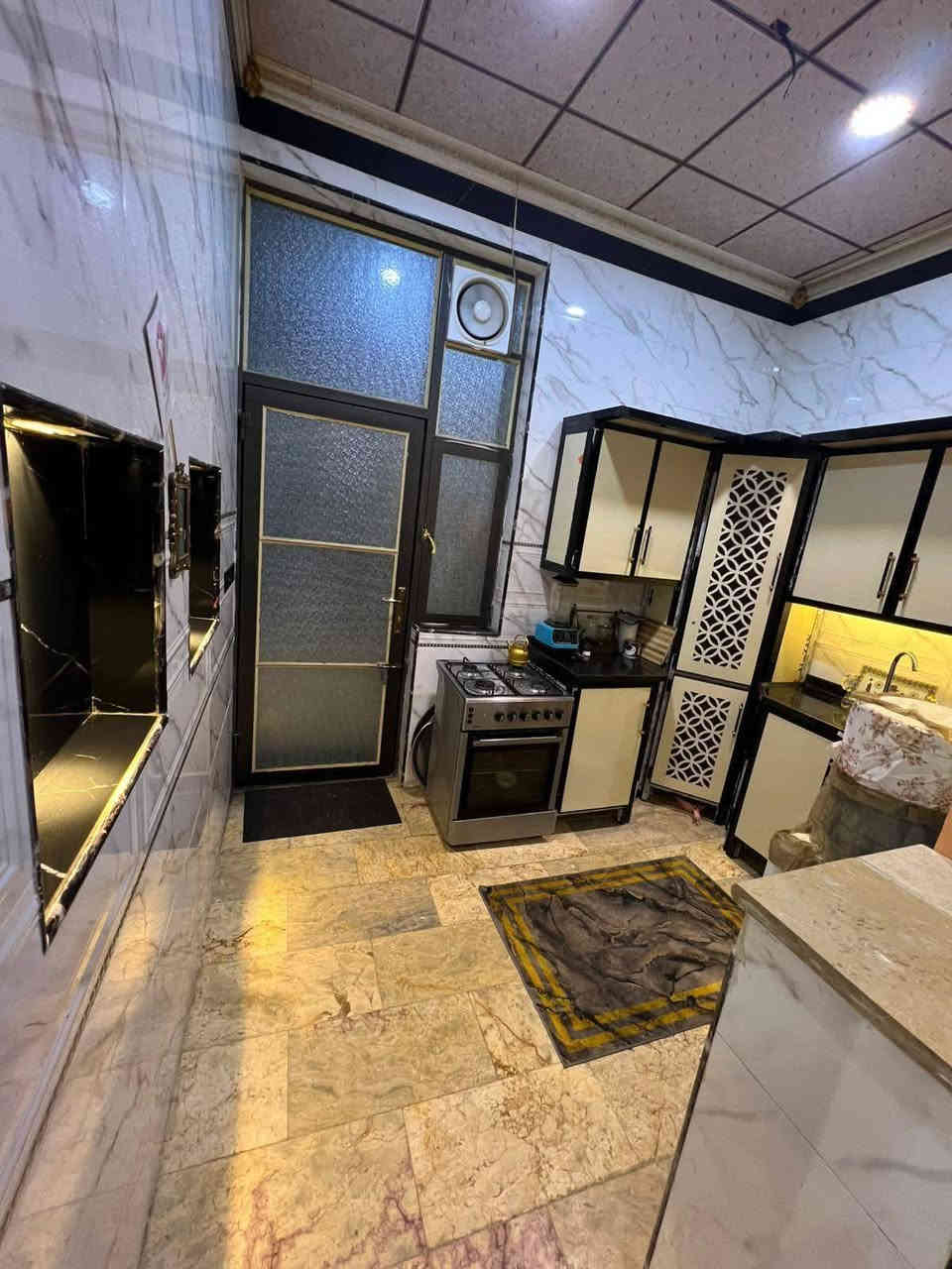 تحفة فنية 🪬
دار للبيع مساحه 50 متر طابقين ونص بناء طابوق درجه اولى أرضية مرمر ديكورات مغربي الواح كل البيت تبريد مركزي...  فول الفول يحتوي على ٢ غرف نوم وصاله واستقبال ومطبخ وصحيات عدد 3 غربي شرقي مغاسل داخل وخارج جديد البيت
العنوان كربلاء القلعه كاع محمد حلوه قرب سايدين الجديد خلف التجاري قرب مستشفى الكفيل يصلح سكن او حسينيه للزوار طابو زراعي إقرار محكمة سند 25
يبعد عن الامام الحسين كيلو ونص فقط 5 دقايق توصل يم الامام الحسين يصلح سكن او حسينيه للزوار
السعر ١٤٨ مليون
للإستفسار والاتصال
 وتساب
*********** 
*********** 
وجه المنشور لقاربكم و أصدقائكم #متابعة_قلب_تعليق_مشاركه #تابع_البيج_لترى_كل_العروض_الجديدة#
