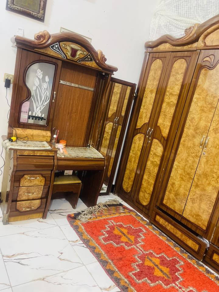 للبيع غرفه اخشاب مالزيه نضيفه كامله سعره ٢٥٠وبيه مجال مكاني قضاء رفاعي شراي يعلق وجي خاص رقم صاحبه ***********
