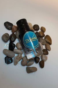 🖤✨ فخامة وسحر لا يُقاوم… عبوتنا السوداء الجذابة!  لمن يعشق الأناقة وال...