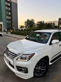 لكزس LX 570 • ٢٠١٤ • ٩٠٠٠٠ كم