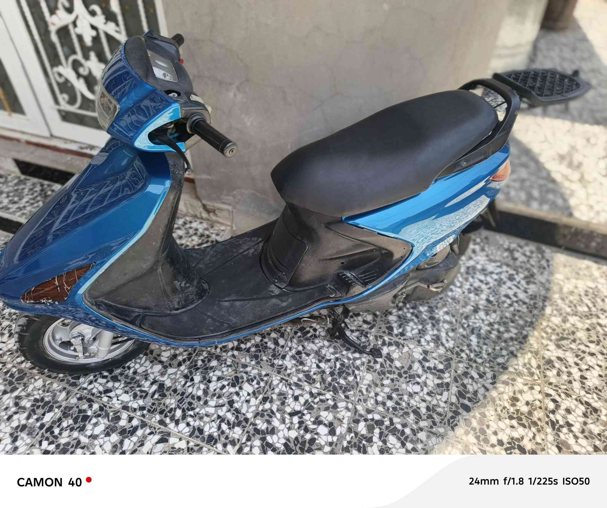 فراشة للبيع مكينة مامفتوحة ماناقصة شي بس سايق دراجة شلعه فول  ***********
