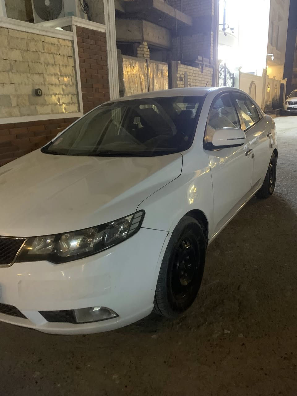 كيا سيراتو 2012 خليجي
مكينه 1.6
 مكينه وكير خير من الله
ماشيه 230
السياره خير من الله 
تخم تاير جديد وصدر جديد  
ضررهه موجود بالصور سونر 
 110$ وبيها مجال 
***********
